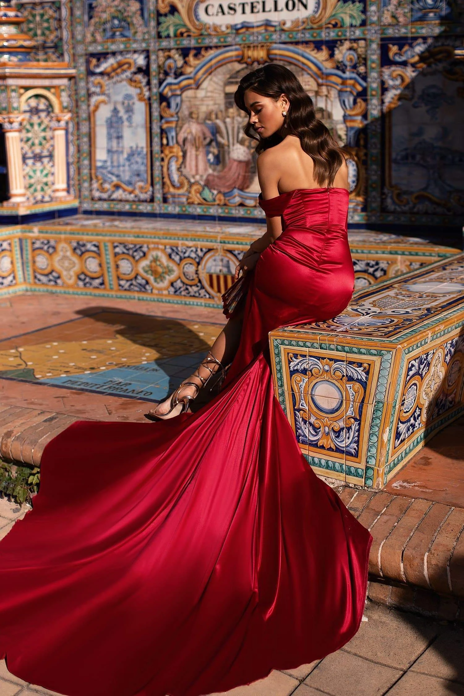 Alexandra - Red 4 Alexandra - Red - Image 2