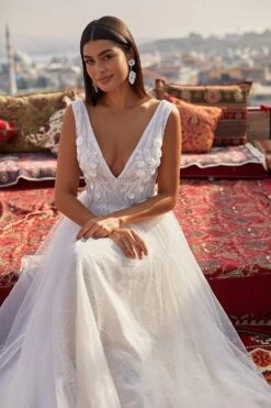 Aiyla Gown -ALAMOUR STORE 13 d88cb453 4b56 43c2 885b 67665b7a9e72