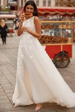 Berna Gown -ALAMOUR STORE 37 adc57f14 283f 4143 82b1 0f05a5ab6b4b