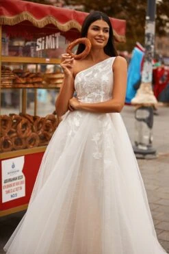 Berna Gown -ALAMOUR STORE 38 304edb8e 23c6 45f9 93a4 861fd40995d4