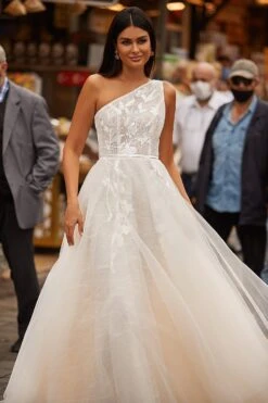 Berna Gown -ALAMOUR STORE 40 c3c84d39 4866 4a1b 8627 85d63346f72e