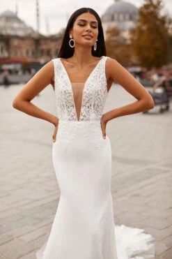 Nazan Gown -ALAMOUR STORE 44 e275c5a5 c9bd 4c41 8615 1a2d5dccb10b