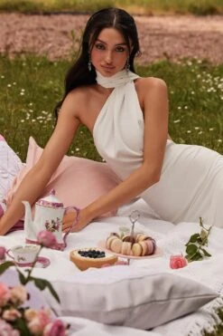 Sofia - White -ALAMOUR STORE 64 a0ab7e35 f490 420f 8e2d f42c756966b5