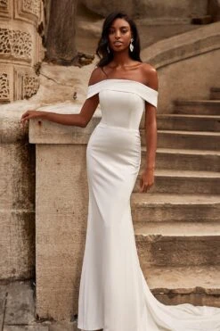 Crystal Gown -ALAMOUR STORE 6 94f2f44d 676a 4673 a5a9 17de1ad937c0