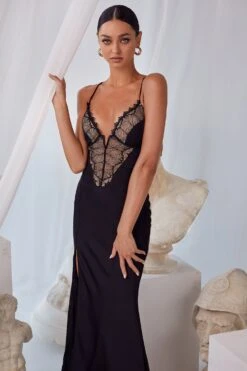 Greta - Black -ALAMOUR STORE 8 ee705ece c70DFH2 4056 8d3c 664b94257b23 1600x ffda9cc5 faff 4735 a7c5 392659f72931