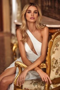 Cyra - White -ALAMOUR STORE 9 1fb04db7 ec9e 49ed 8f68 480c42dd11d4