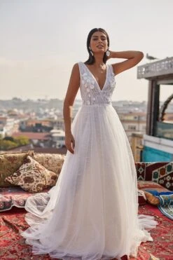 Aiyla Gown -ALAMOUR STORE 9 9883b926 b664 4e5e bc6f 5bfe99757121